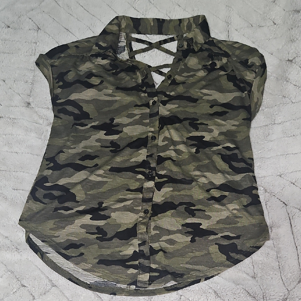 No Boundaries Green and Black Cap Sleeve Button Down Shirt